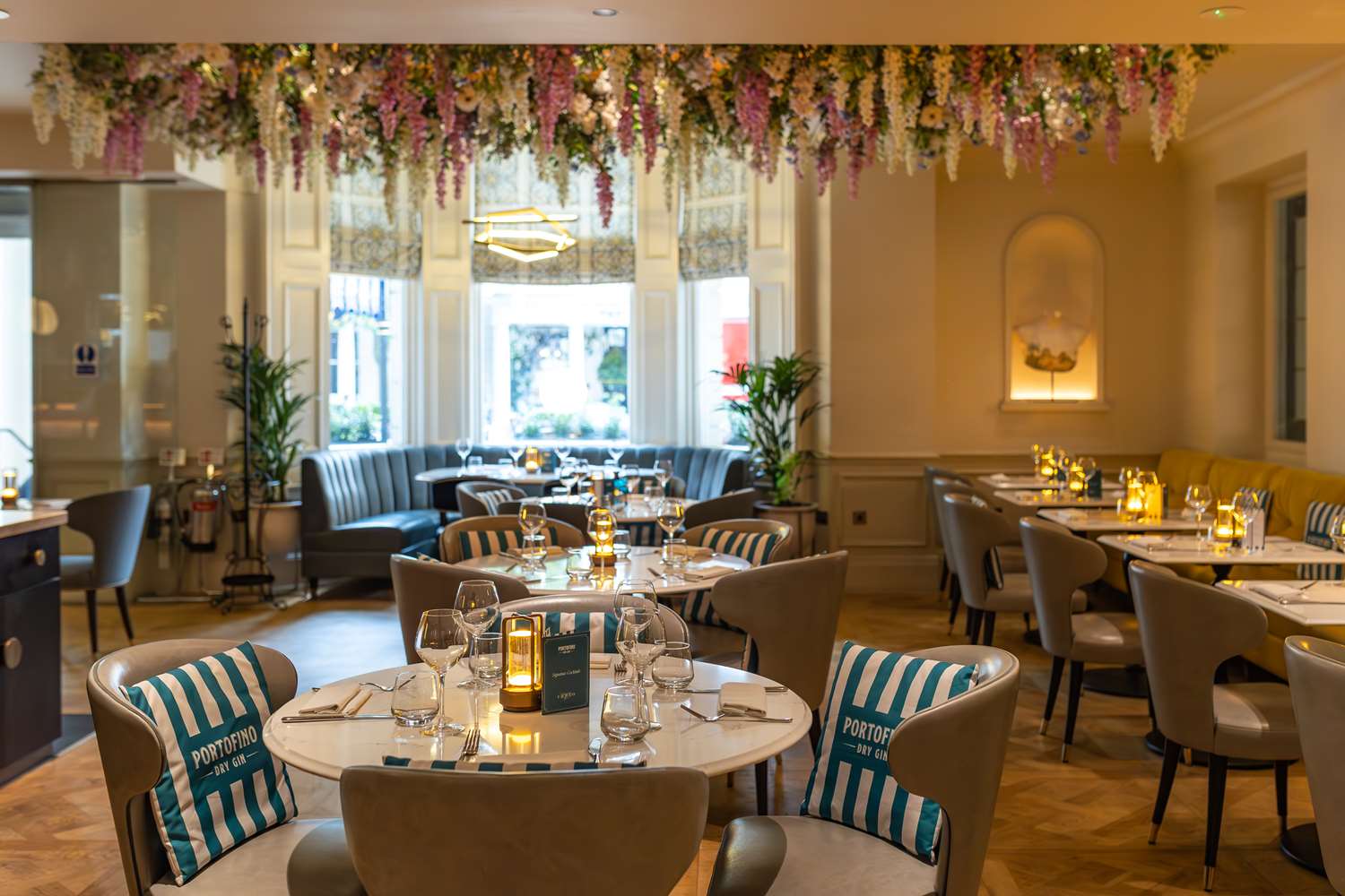 Фото 100 Queen's Gate Hotel London Kensington, Curio Collection by Hilton