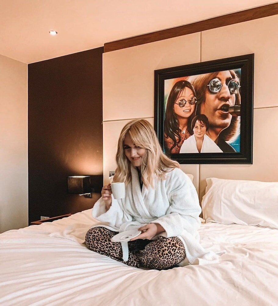 Фото Hard Days Night Hotel