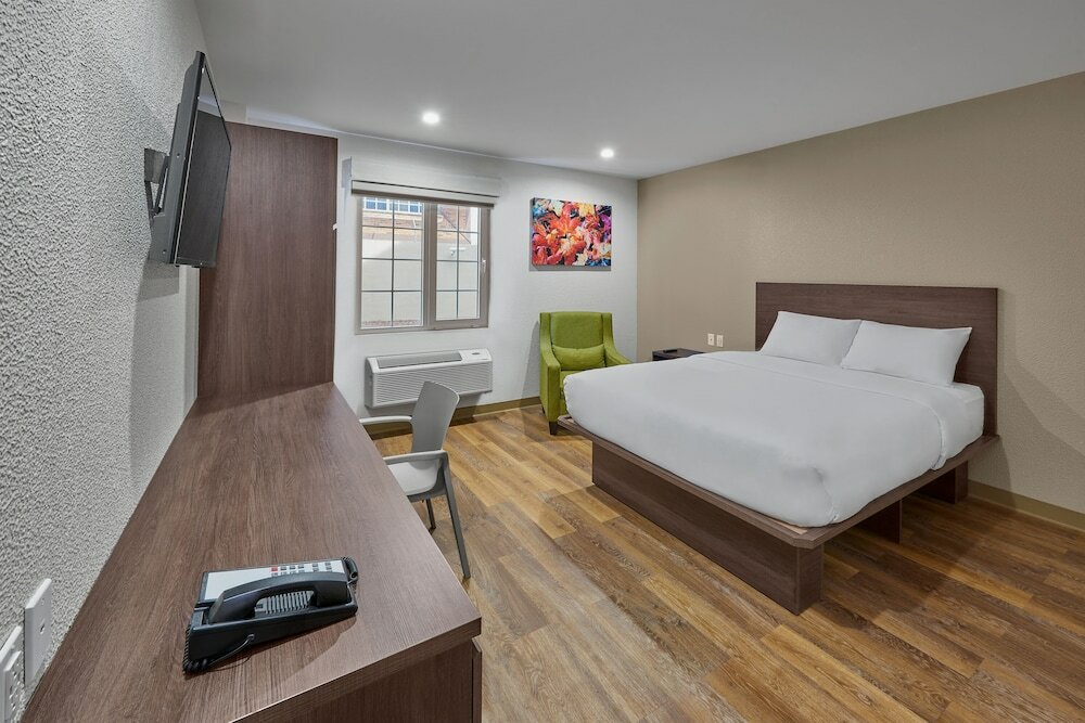 Фото Extended Suites Tijuana Macroplaza Hotel