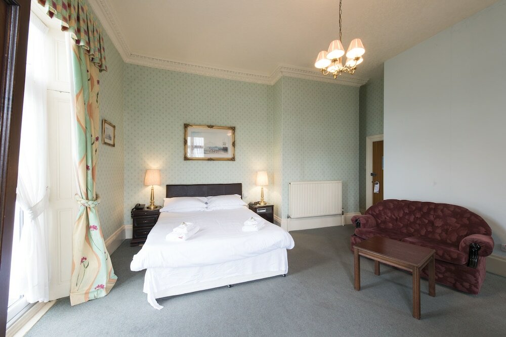 Фото The Esplanade Hotel