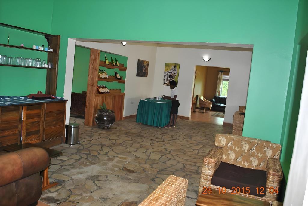 Фото Little Woods Inn