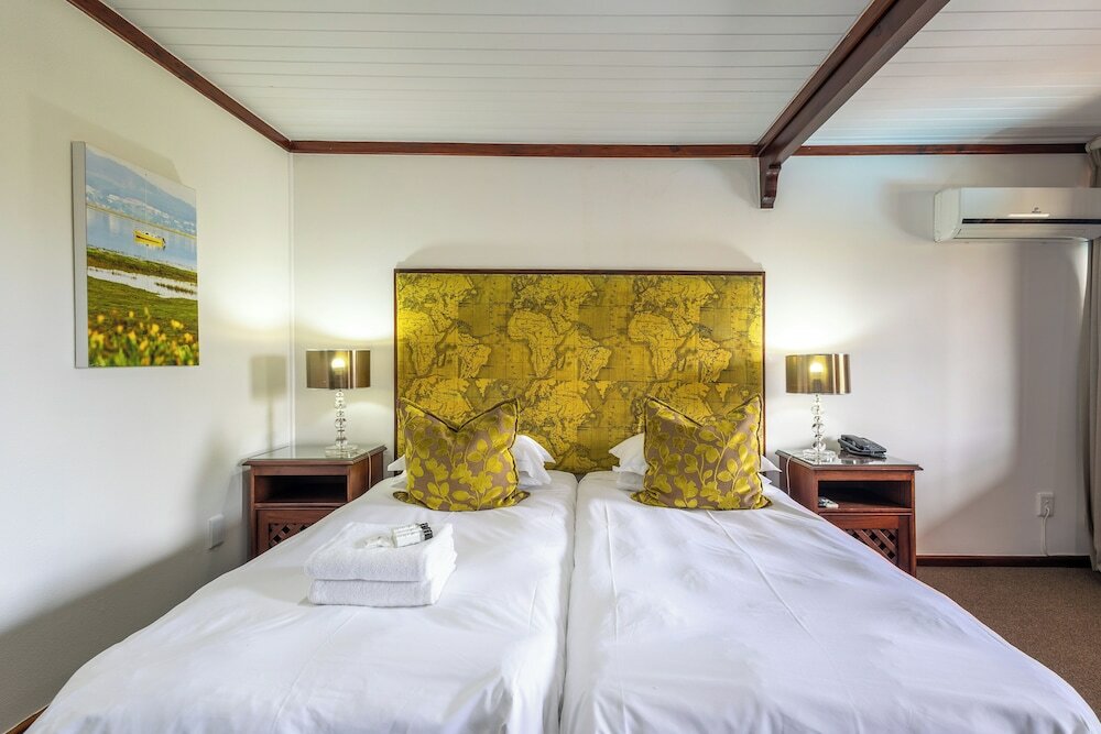 Фото Knysna Log-Inn Hotel