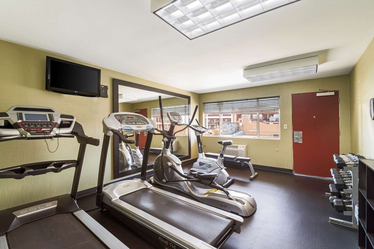 Фото Rodeway Inn Portland Airport Hotel