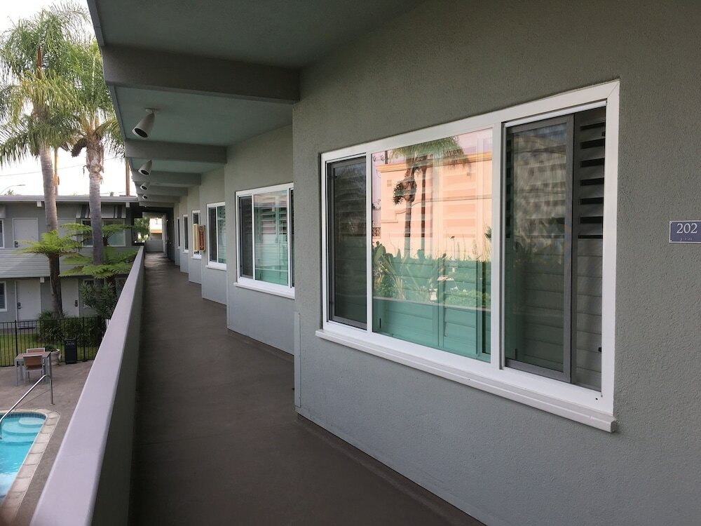 Фото La Avenida Inn