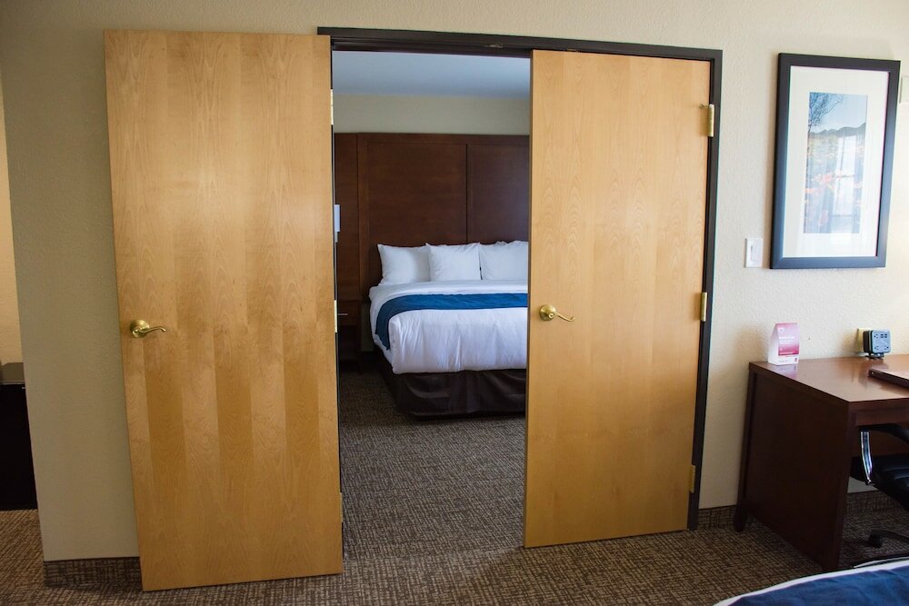 Фото Comfort Suites El Paso Airport