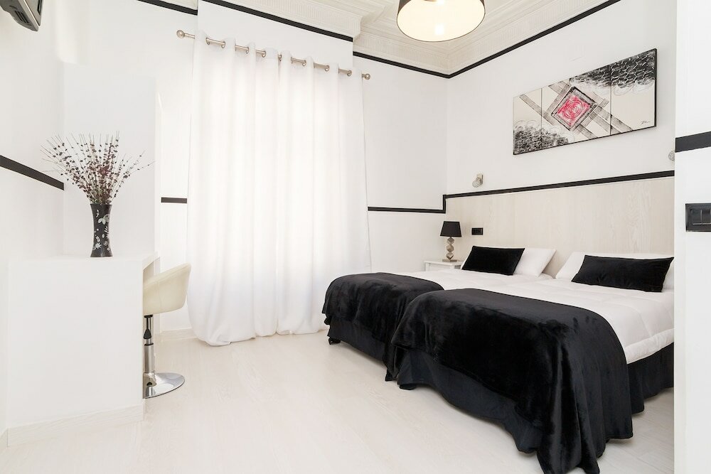 Фото Hostal Gran VIA 63 Rooms