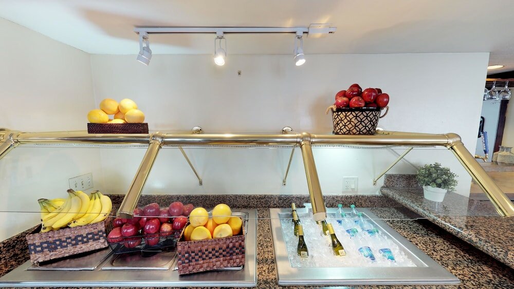 Фото Chase Suite Hotel Newark