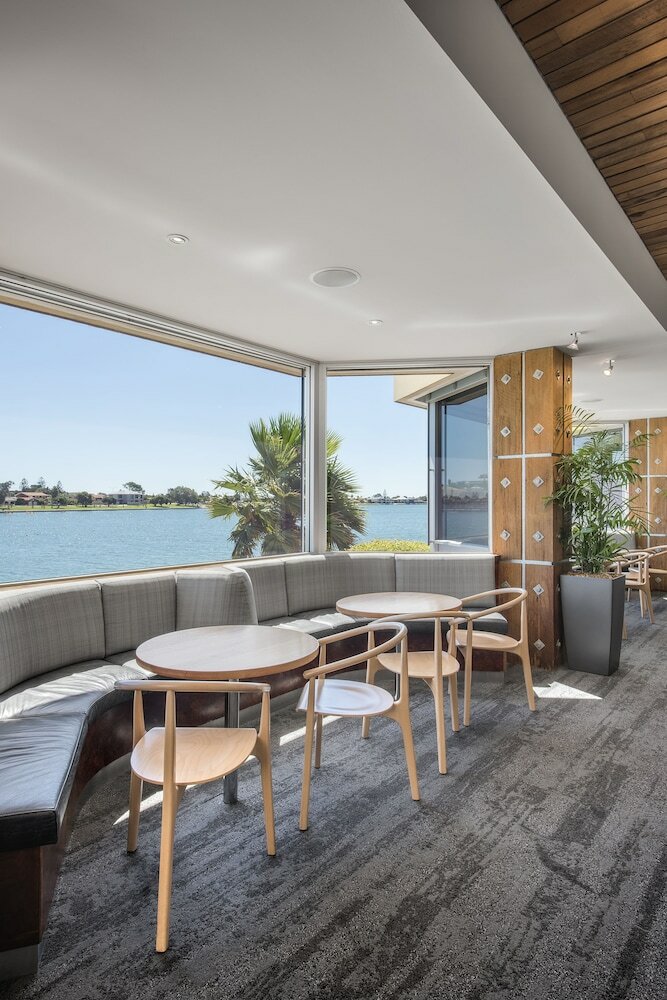 Фото The Lakes Resort Hotel