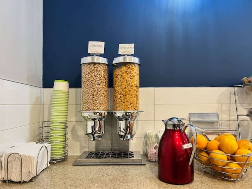 Фото Econo Lodge Motel Village