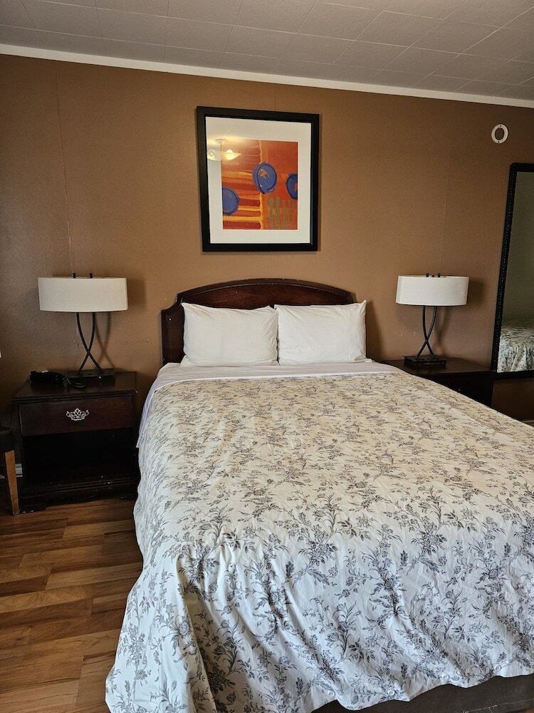 Фото Parkway Motel & European Lodges