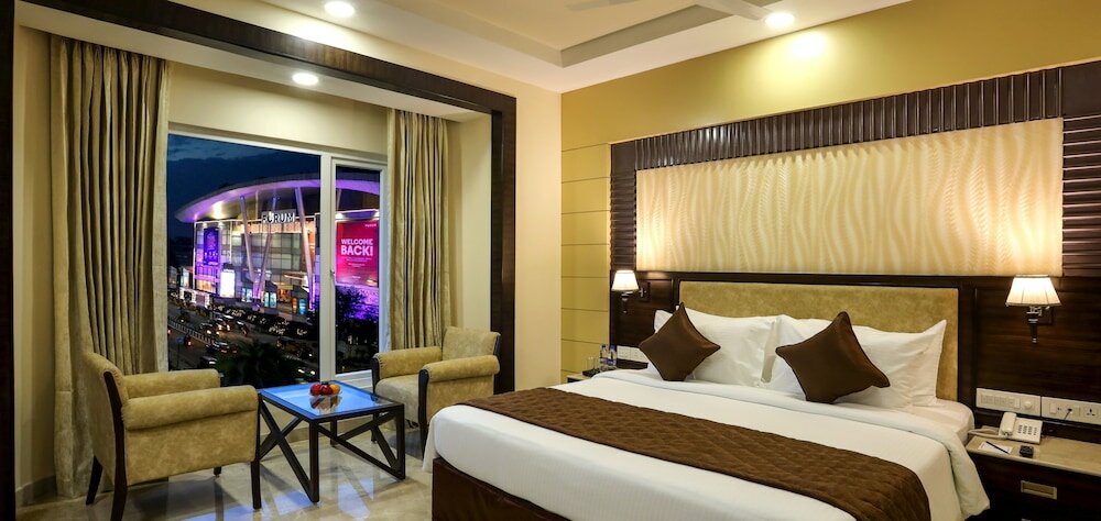 Фото Hotel Aadithya