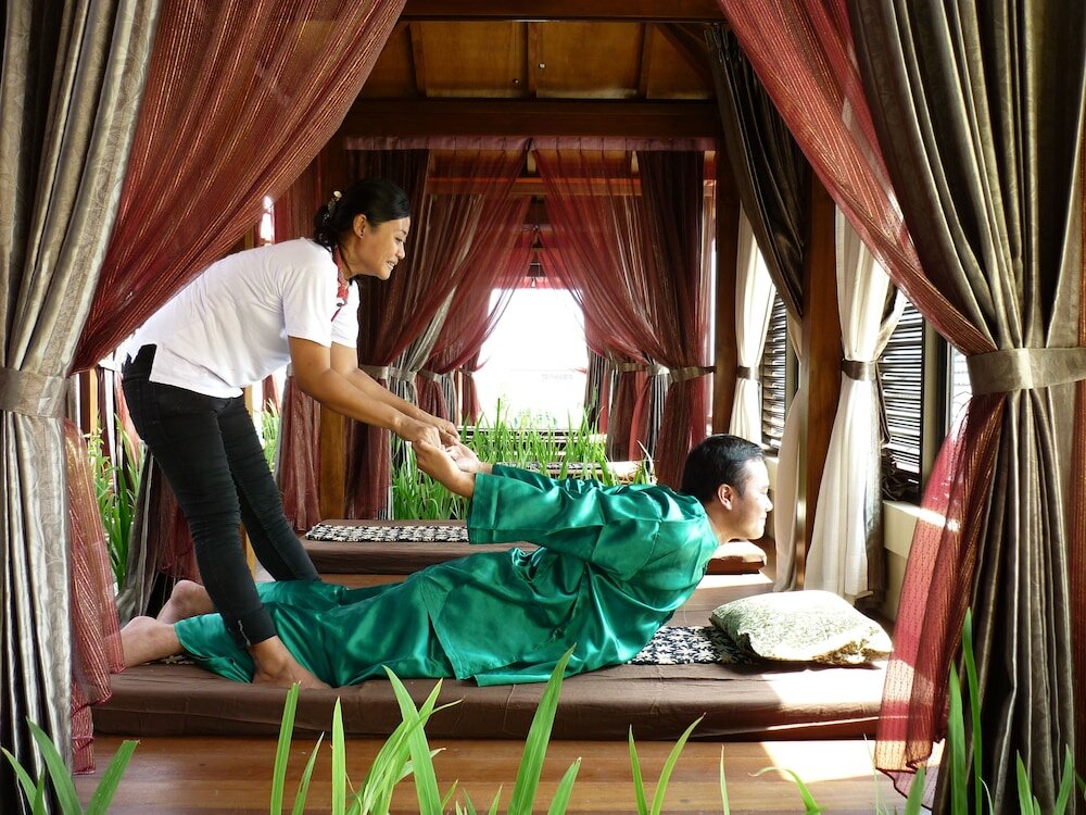 Фото S8 Suardana Hotel