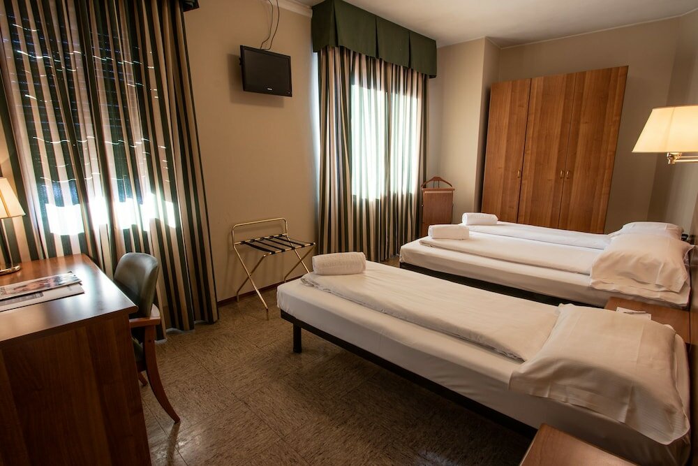 Фото Hotel Corona