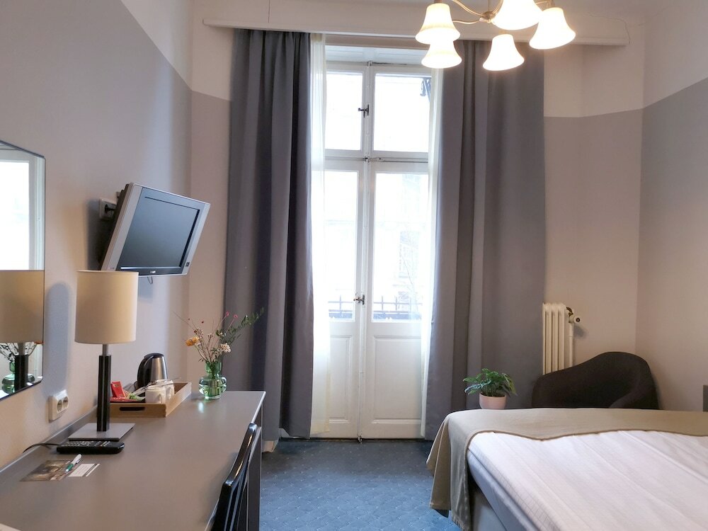 Фото Crystal Plaza Hotel