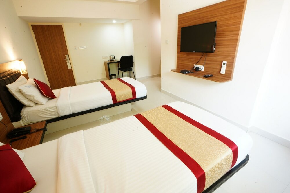 Фото Hotel Grand Bee