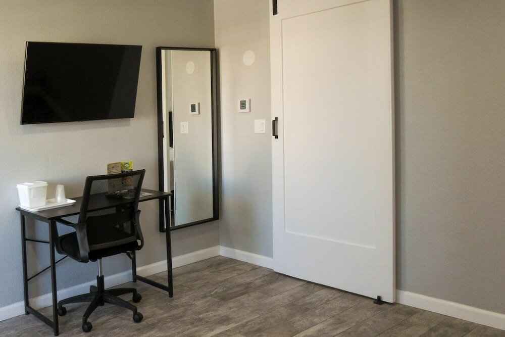 Фото Capri Suites Anaheim