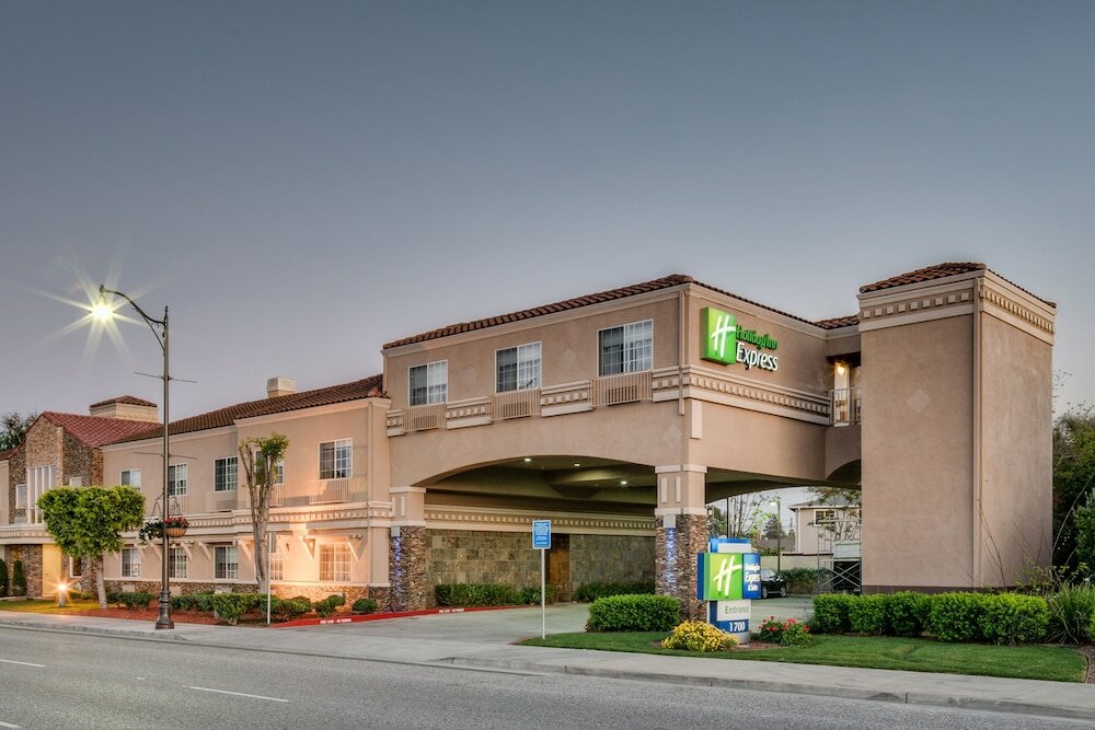 Фото Holiday Inn Express & Suites Santa Clara, an Ihg Hotel