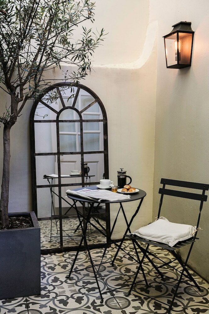 Фото Tophams Hotel