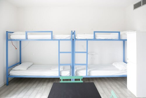 Внешний вид отеля Meet Gardalake Hostel в Пескиера-дель-Гарде, фото 3