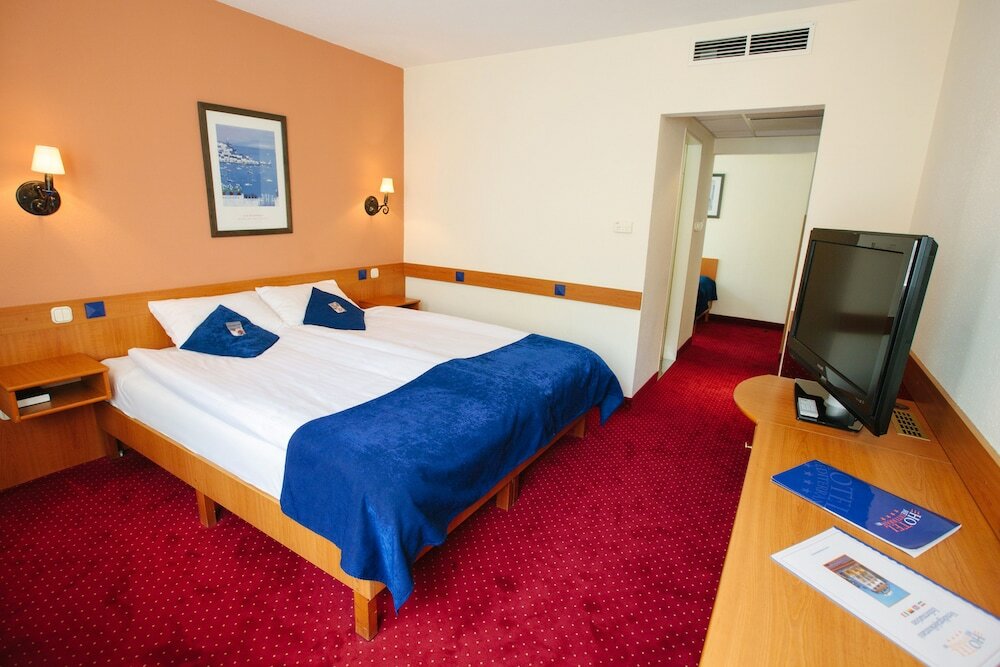 Фото Hotel Mediterran