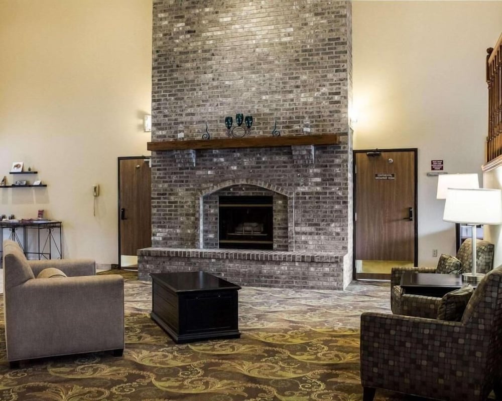 Фото Quality Suites Near West Acres