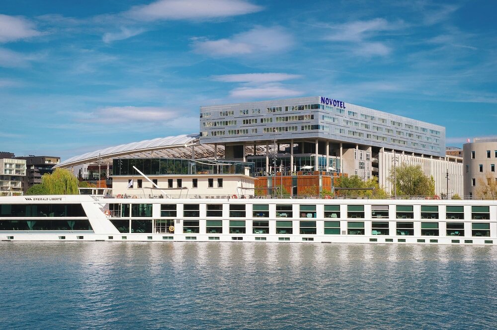 Фото Novotel Lyon Centre Confluence Bord de Saone