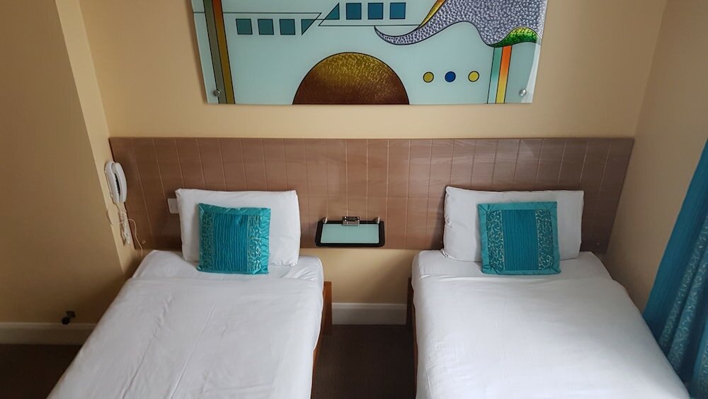 Фото Westpoint Hotel