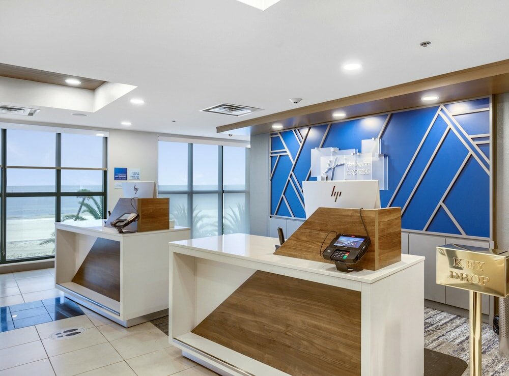 Фото Holiday Inn Express Gulfport Beach, an Ihg Hotel