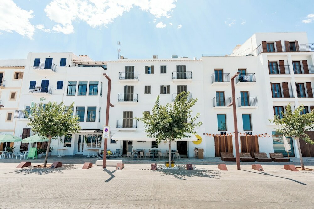 Фото Ryans La Marina