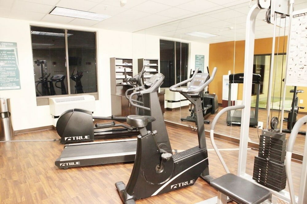 Фото Comfort Suites Denver International Airport