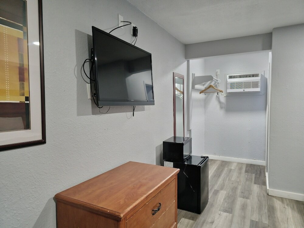 Фото The L Motel