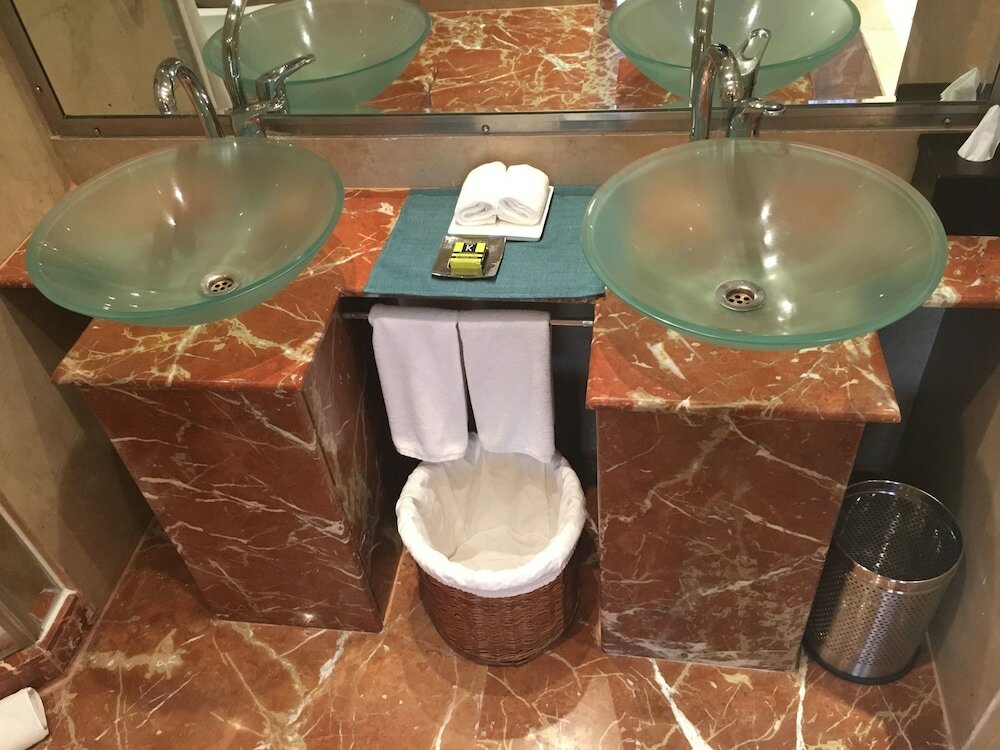 Фото The LaLiT Mumbai