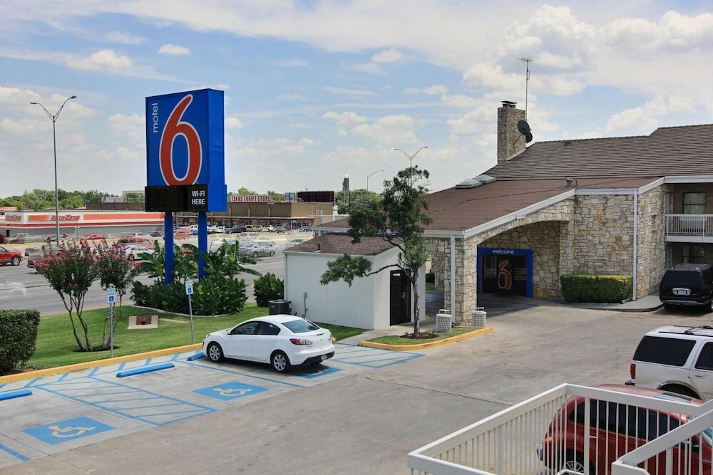 Фото Motel 6 Austin, Tx - Central Downtown Ut