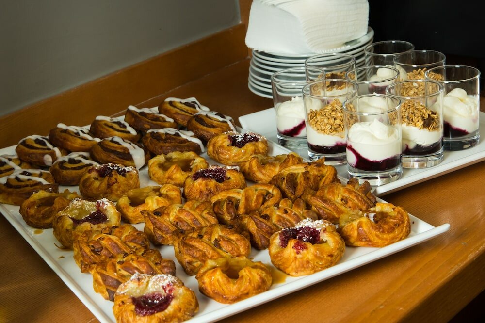 Фото Holiday Inn London - West, an Ihg Hotel