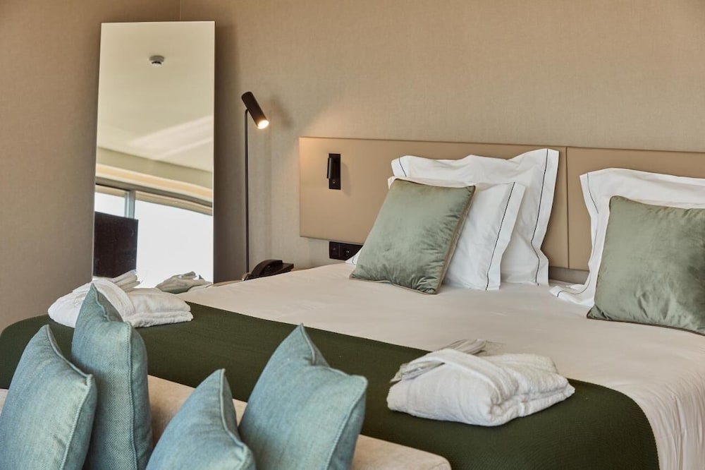 Фото Omid Saldanha Hotel