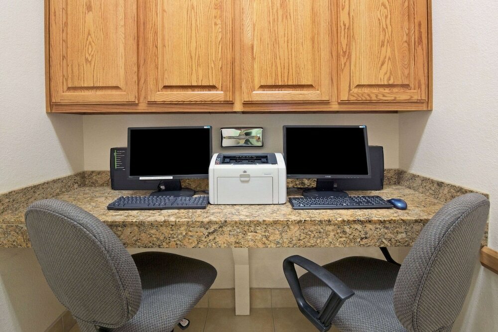 Фото Super 8 by Wyndham Austin/Airport South