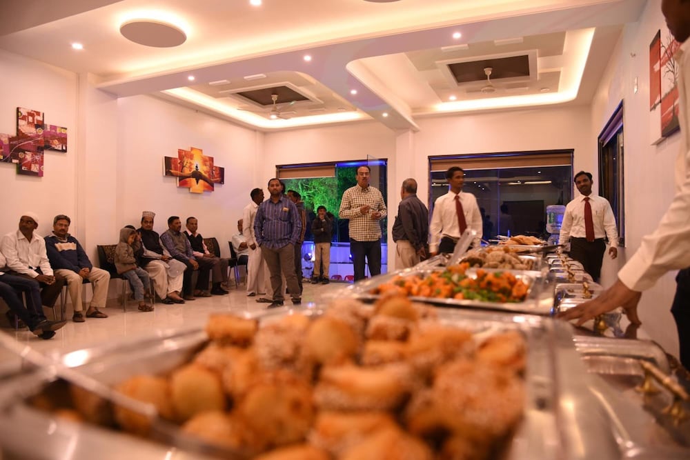 Фото Hotel Gulmohar Pride