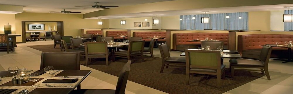 Фото Four Points by Sheraton Suites Tampa Airport Westshore