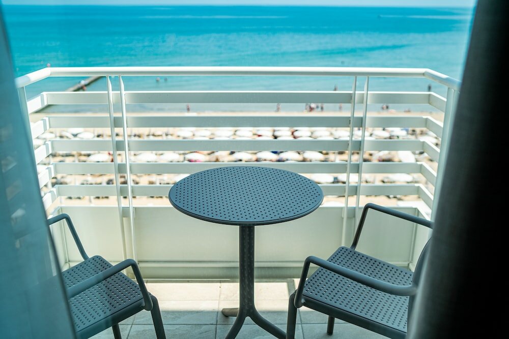 Фото Hotel Capitol