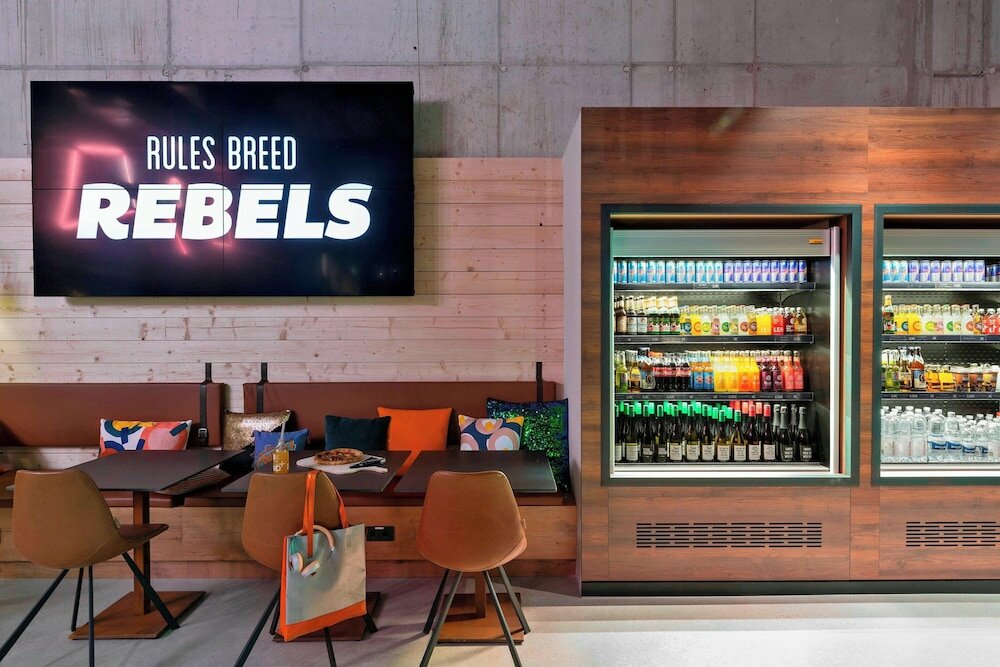 Фото Moxy Frankfurt City Center