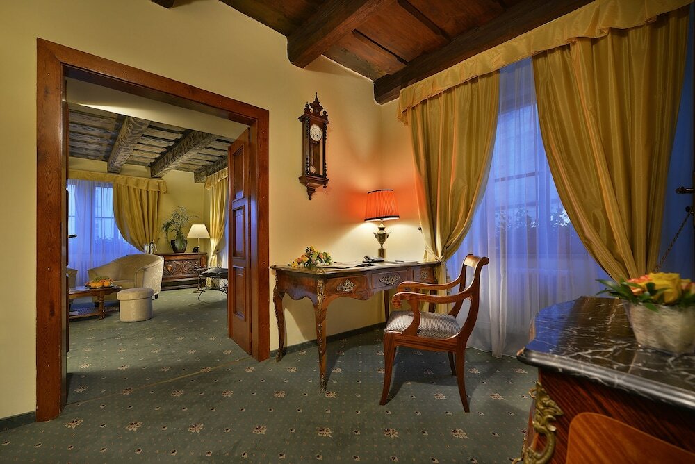 Фото Hotel U Tri Pstrosu