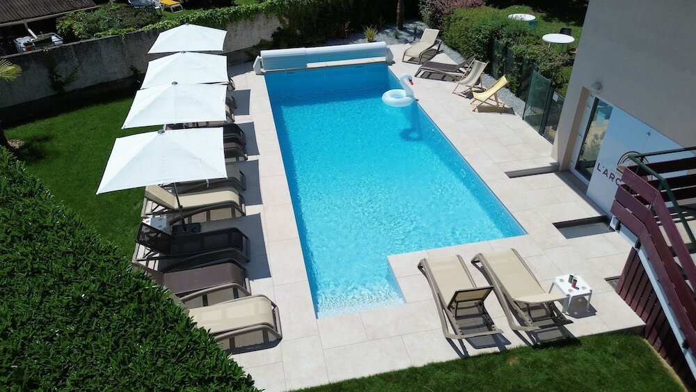 Фото Logis Hôtel l'Arc en Ciel