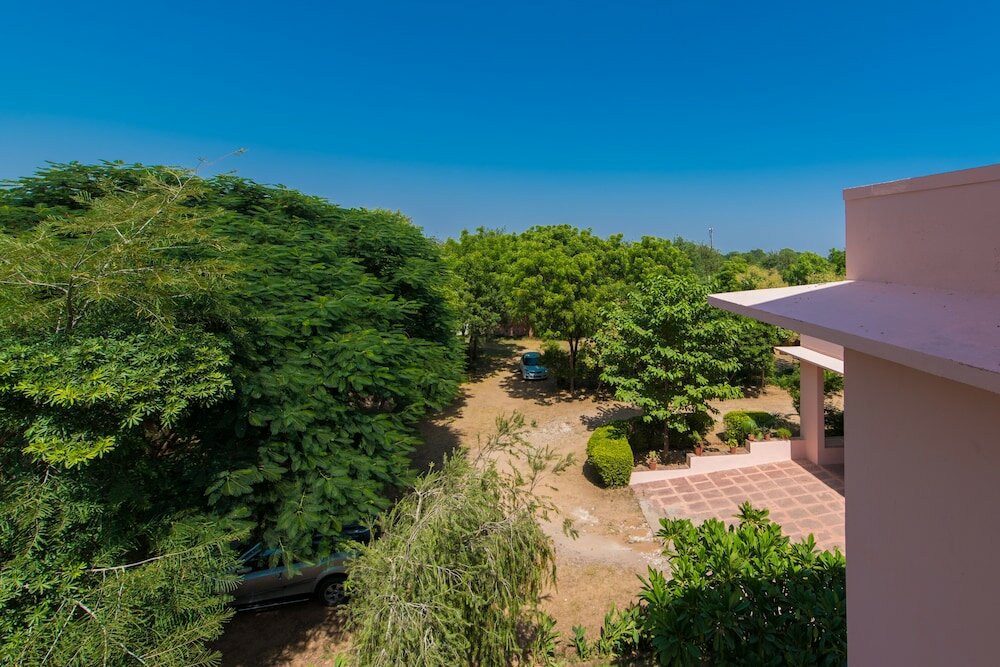 Фото Hotel Dev Vilas