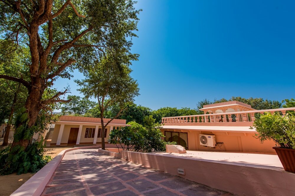 Фото Hotel Dev Vilas