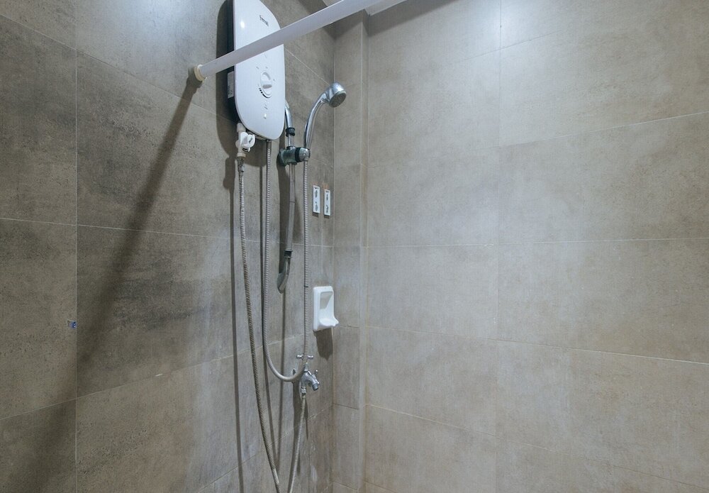 Фото RedDoorz @ Grand Apartelle Hernan Cortes Cebu