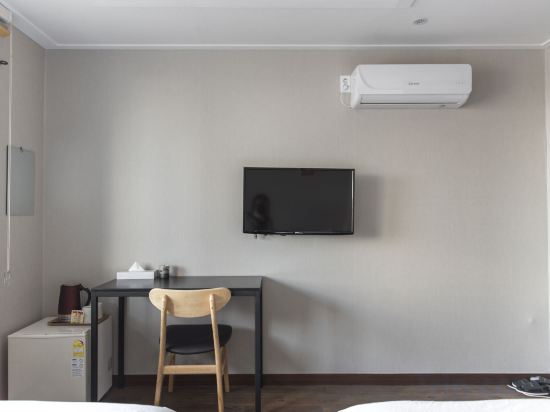 Фото Check Inn Hotel Jeju