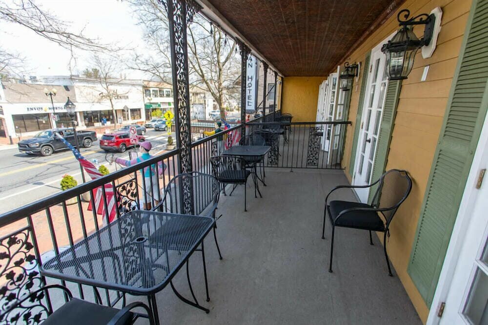 Фото American Hotel