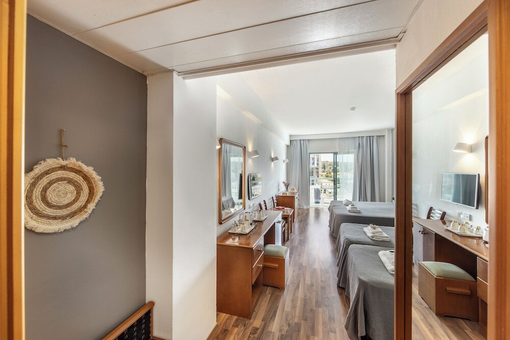 Фото Antigoni Hotel