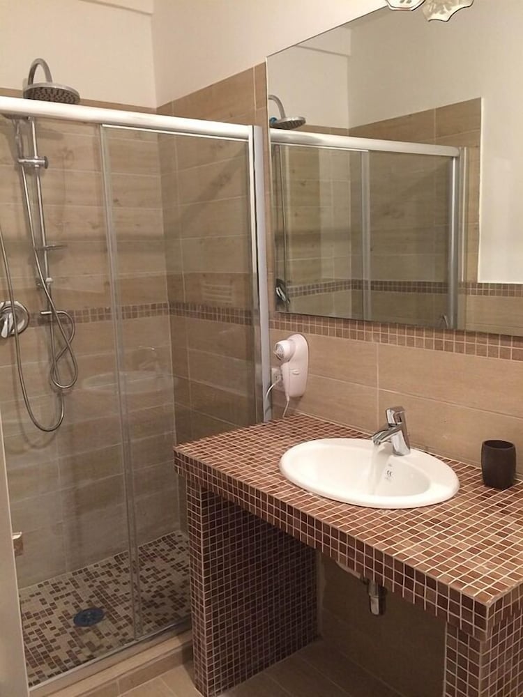 Фото Base Napoli B&b