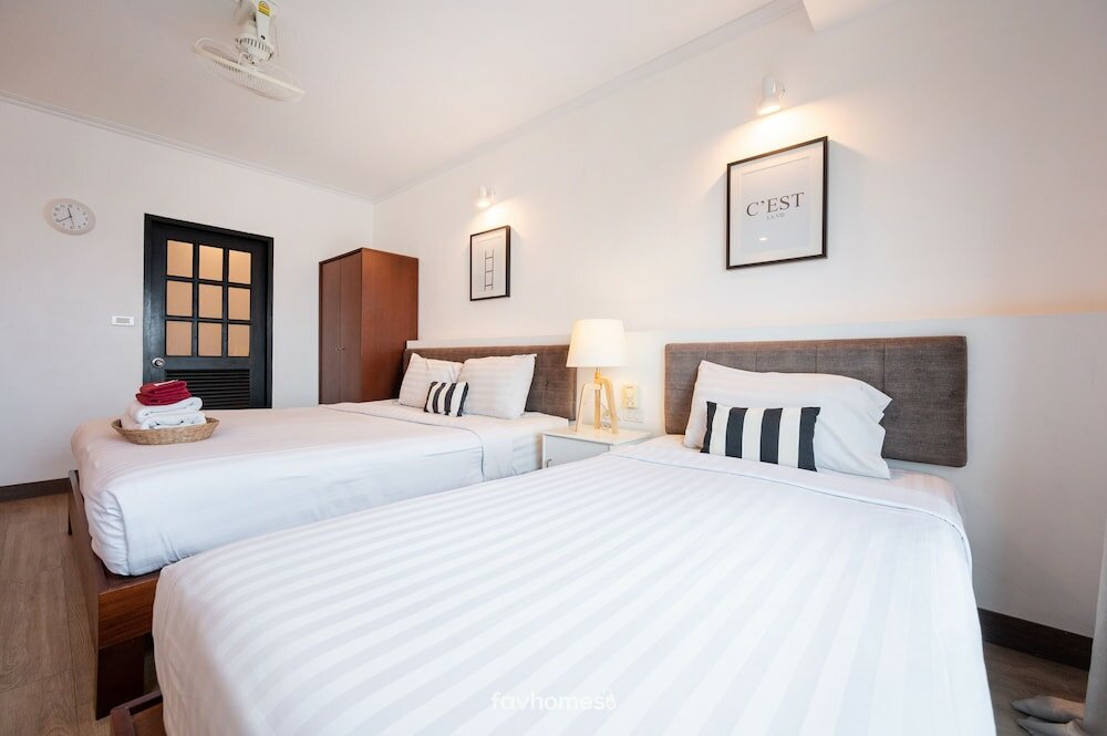 Фото The Corner Lodge